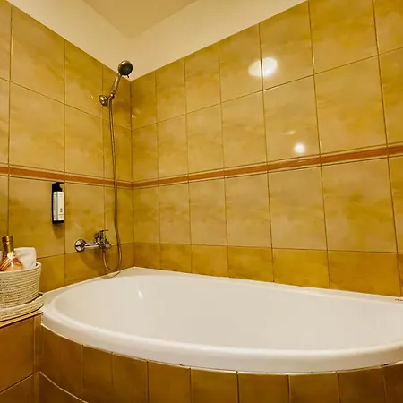 Otel Majovey 3*